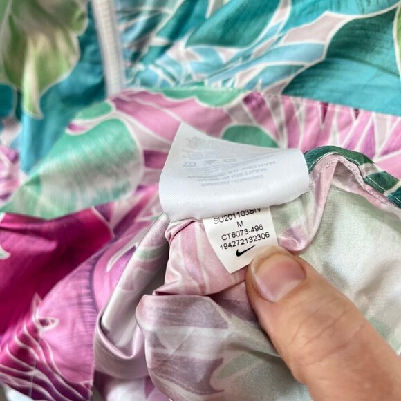 Nike Sportswear Women's Woven Floral Windrunner Crop‎ Hoodie Jacket- Size M - Picture 4 of 5